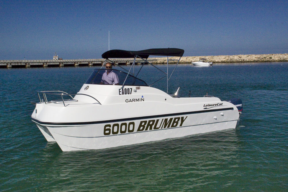 catamaran_a_moteur_LC6000Brumby